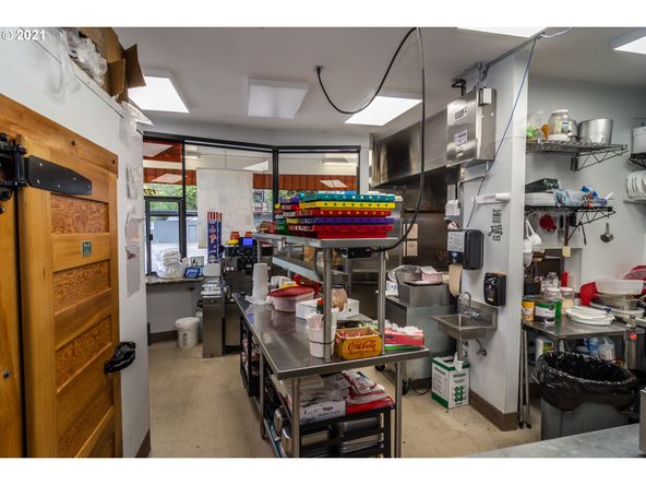1270 W Harvard Ave, Roseburg, OR 97471